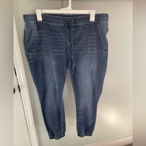 Women’s Joggers
Size 20